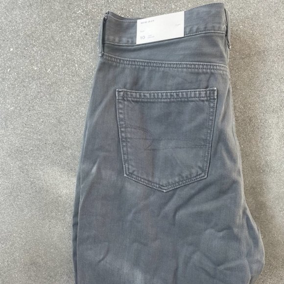 American Eagle Grey High Rise Mom Jean - Picture 3 of 3